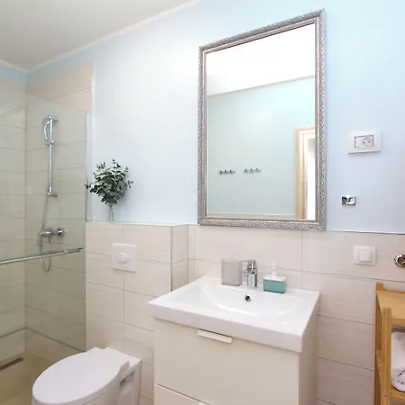 Emanuel Apartman *