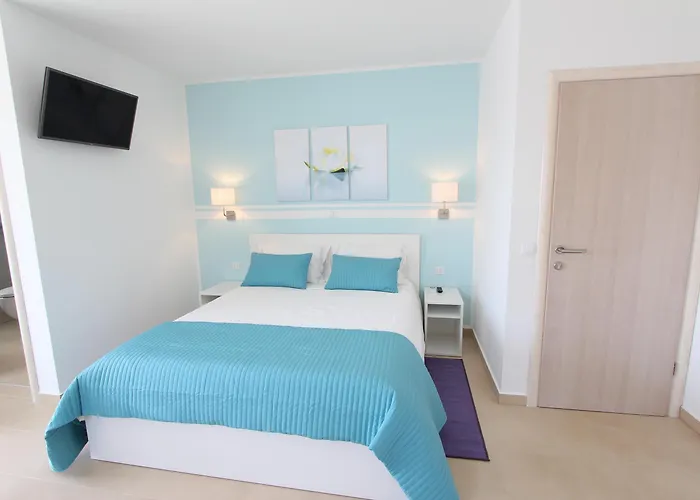 Emanuel * Ρόβινι