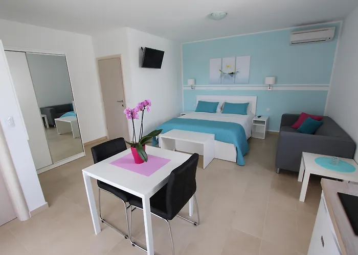 Emanuel * Ρόβινι