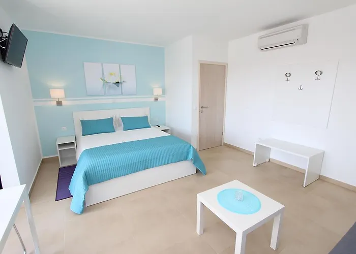 Emanuel * Ρόβινι