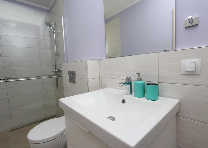 Emanuel * Ρόβινι